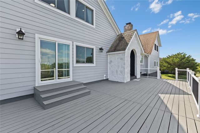 10 J H Dwyer Drive, Middletown, RI 02842