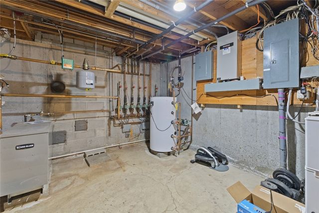 10 J H Dwyer Drive, Middletown, RI 02842