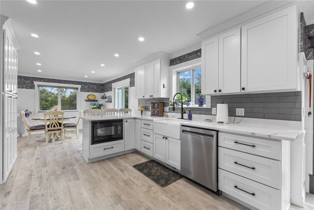 10 J H Dwyer Drive, Middletown, RI 02842