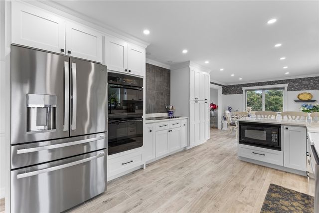 10 J H Dwyer Drive, Middletown, RI 02842