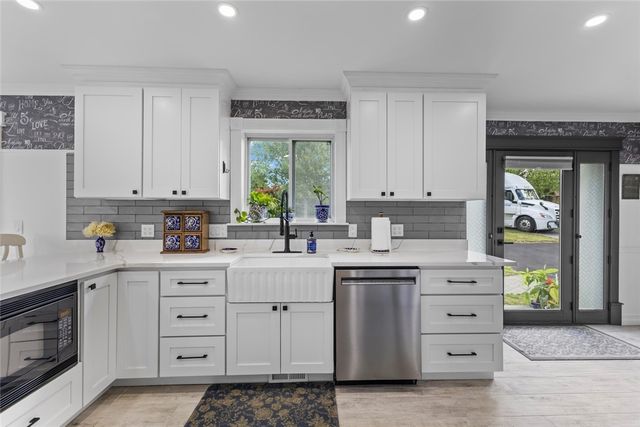 10 J H Dwyer Drive, Middletown, RI 02842