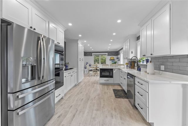 10 J H Dwyer Drive, Middletown, RI 02842