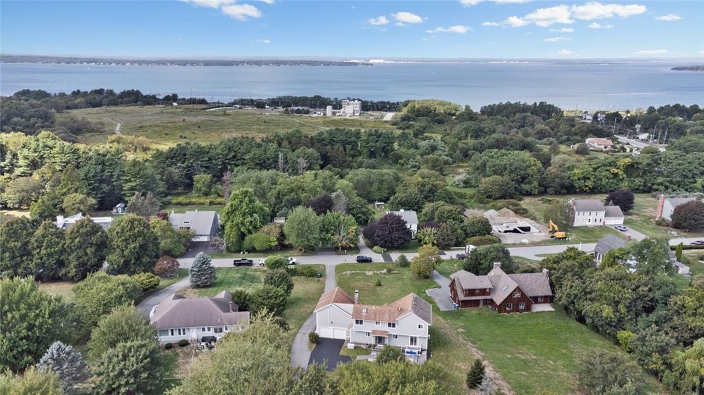 10 J H Dwyer Drive, Middletown, RI 02842