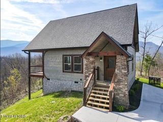 719 Upper Windsor Way, Gatlinburg, TN 37738