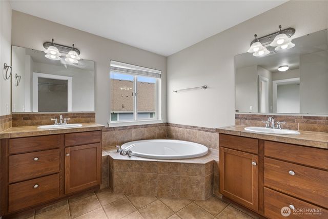 18623 111th Avenue E, Puyallup, WA 98374