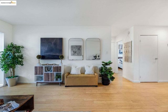 325 Kitty Hawk RD UNIT 207, Alameda, CA 94501