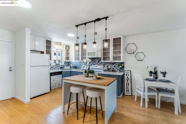 325 Kitty Hawk RD UNIT 207, Alameda, CA 94501