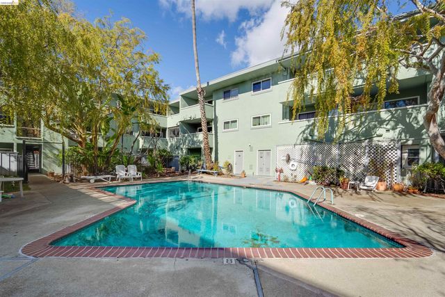 325 Kitty Hawk RD UNIT 207, Alameda, CA 94501