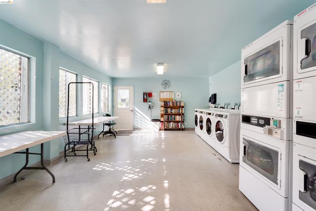 325 Kitty Hawk RD UNIT 207, Alameda, CA 94501