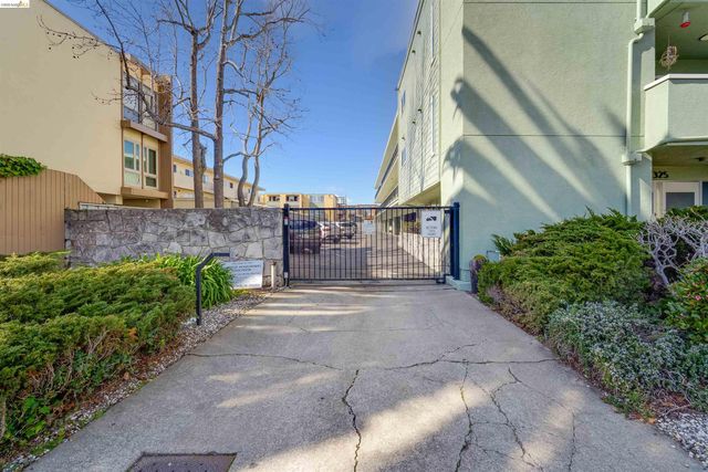 325 Kitty Hawk RD UNIT 207, Alameda, CA 94501