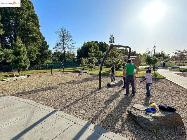 325 Kitty Hawk RD UNIT 207, Alameda, CA 94501