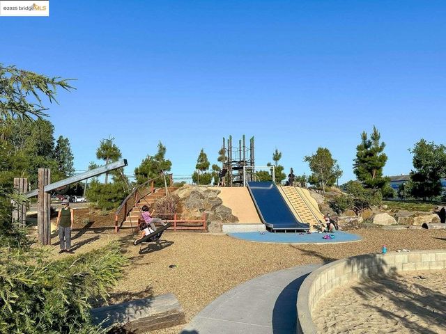 325 Kitty Hawk RD UNIT 207, Alameda, CA 94501