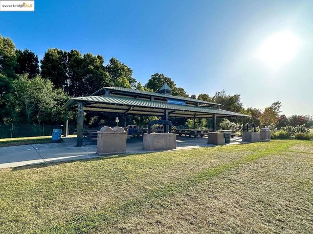 325 Kitty Hawk RD UNIT 207, Alameda, CA 94501