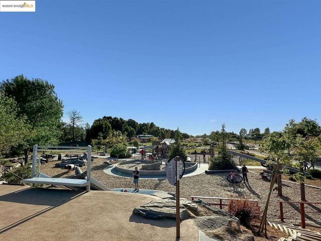 325 Kitty Hawk RD UNIT 207, Alameda, CA 94501