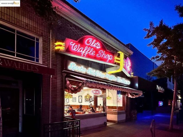 325 Kitty Hawk RD UNIT 207, Alameda, CA 94501