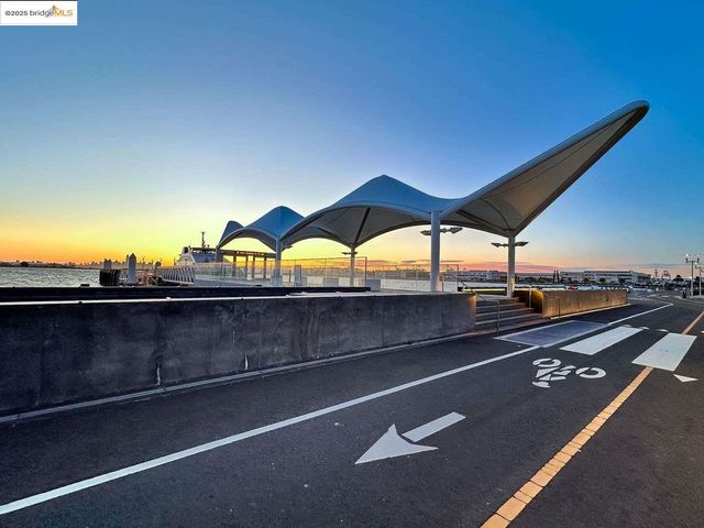 325 Kitty Hawk RD UNIT 207, Alameda, CA 94501