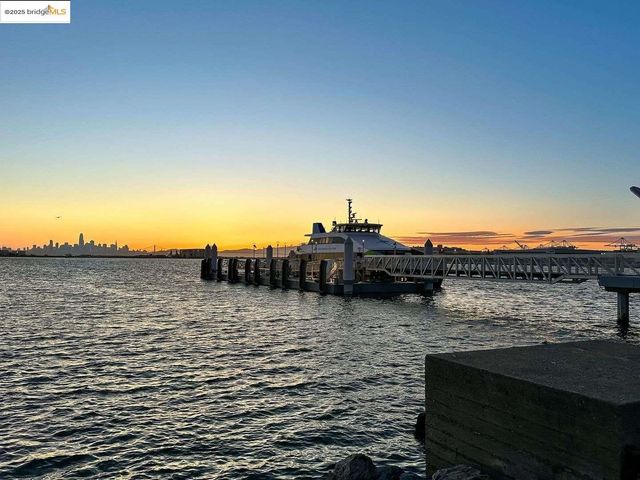 325 Kitty Hawk RD UNIT 207, Alameda, CA 94501