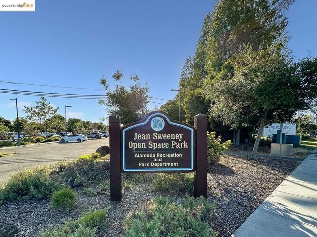 325 Kitty Hawk RD UNIT 207, Alameda, CA 94501