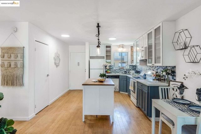 325 Kitty Hawk RD UNIT 207, Alameda, CA 94501