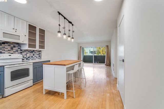 325 Kitty Hawk RD UNIT 207, Alameda, CA 94501