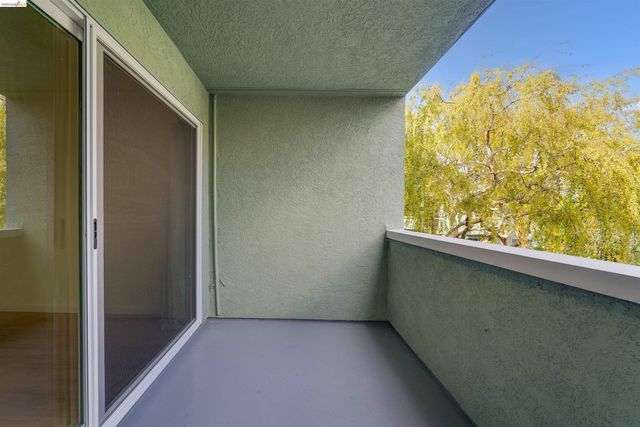 325 Kitty Hawk RD UNIT 207, Alameda, CA 94501