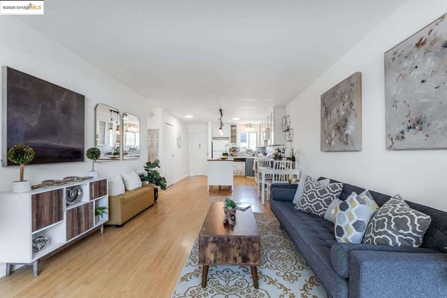 325 Kitty Hawk RD UNIT 207, Alameda, CA 94501