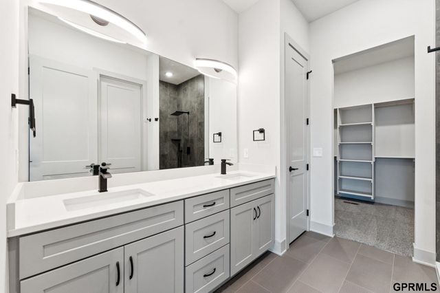 18307 Birch Avenue, Omaha, NE 68136