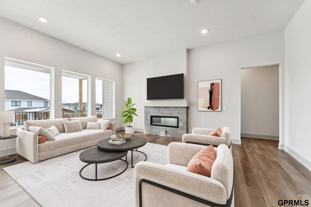 18307 Birch Avenue, Omaha, NE 68136