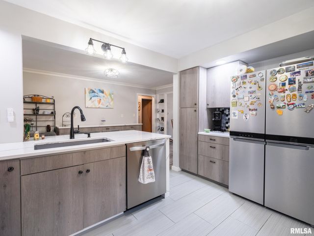 3903 N ASHTON Avenue, Peoria, IL 61614
