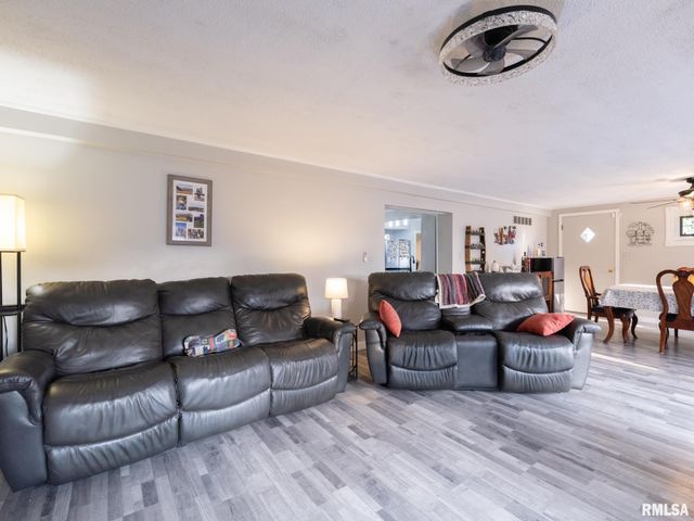 3903 N ASHTON Avenue, Peoria, IL 61614