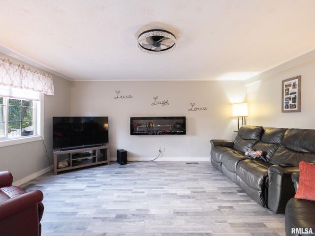 3903 N ASHTON Avenue, Peoria, IL 61614