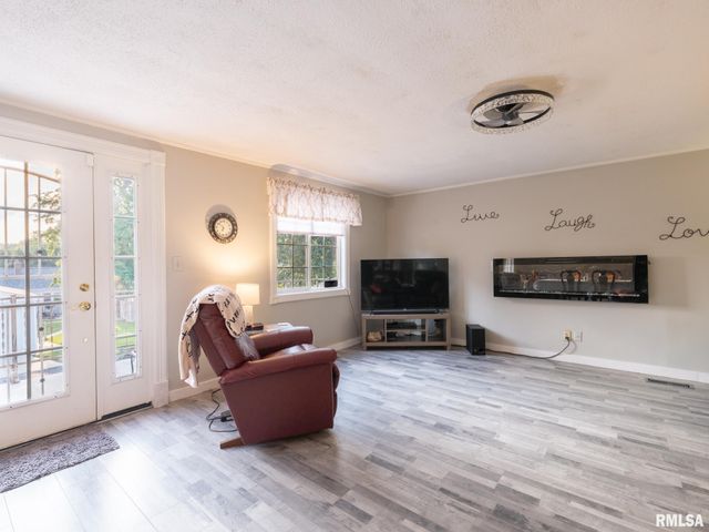 3903 N ASHTON Avenue, Peoria, IL 61614