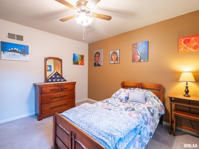 3903 N ASHTON Avenue, Peoria, IL 61614