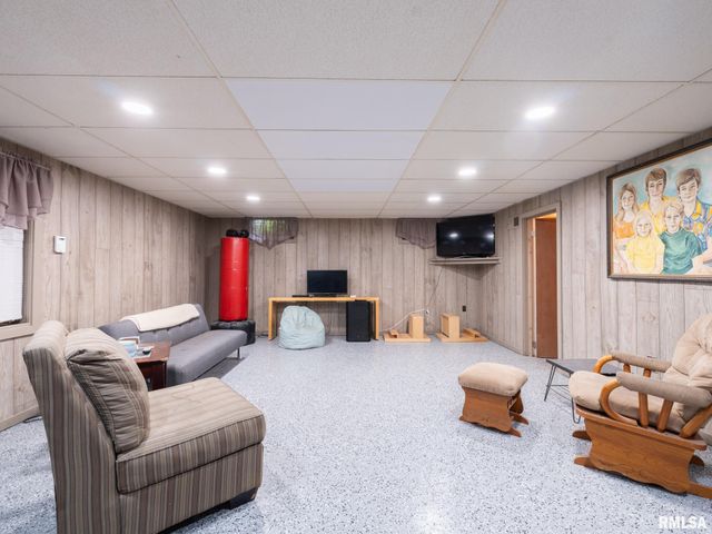 3903 N ASHTON Avenue, Peoria, IL 61614