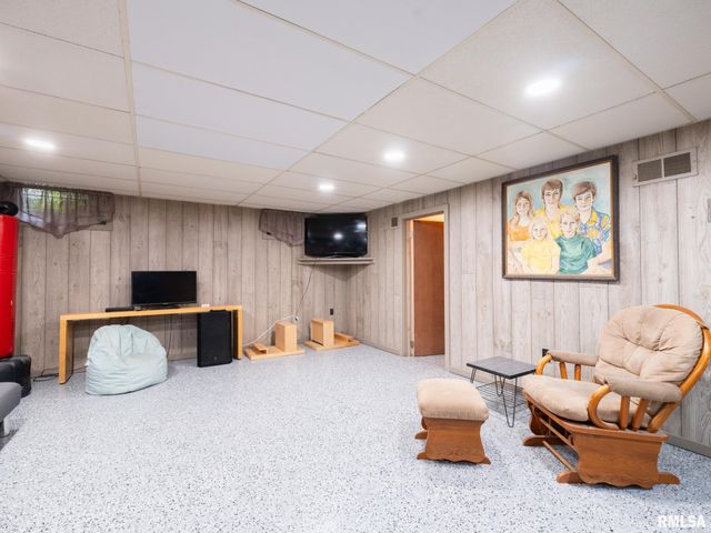 3903 N ASHTON Avenue, Peoria, IL 61614