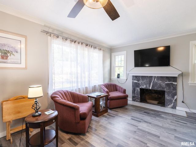 3903 N ASHTON Avenue, Peoria, IL 61614