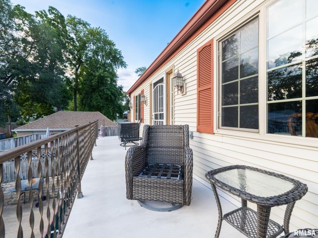 3903 N ASHTON Avenue, Peoria, IL 61614