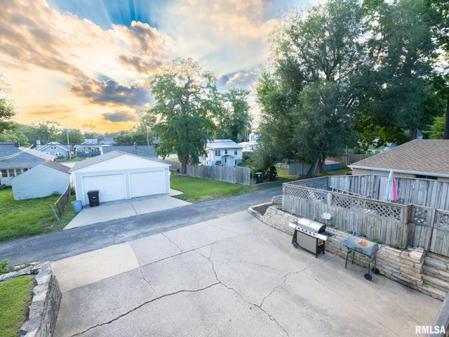 3903 N ASHTON Avenue, Peoria, IL 61614