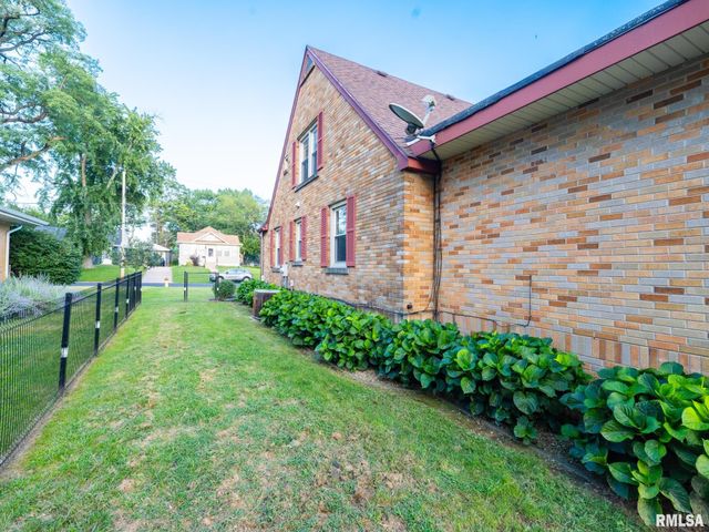 3903 N ASHTON Avenue, Peoria, IL 61614
