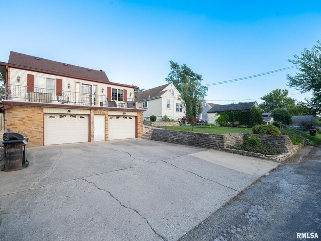 3903 N ASHTON Avenue, Peoria, IL 61614