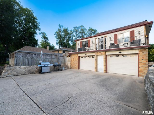 3903 N ASHTON Avenue, Peoria, IL 61614