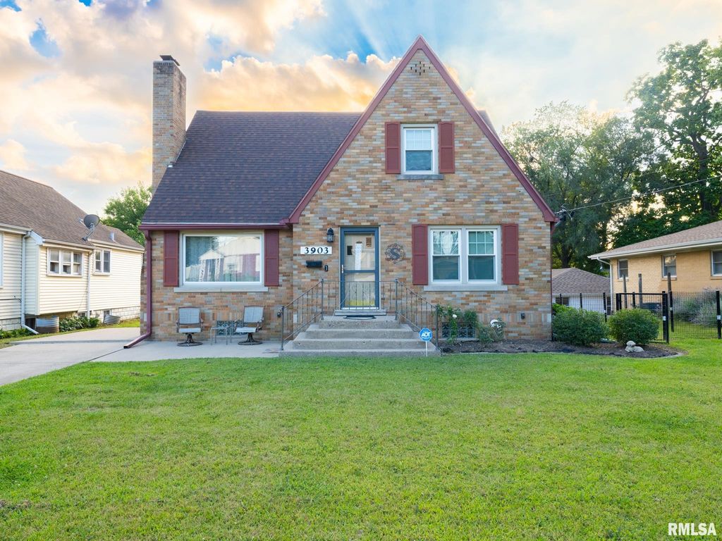 3903 N ASHTON Avenue, Peoria, IL 61614