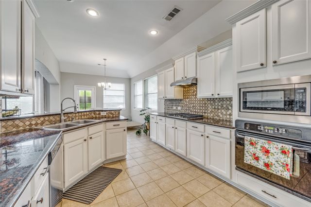 116 Lakehill Court, Hickory Creek, TX 75065