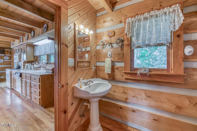 6688 Callalantee Drive, Mountain City, TN 37683