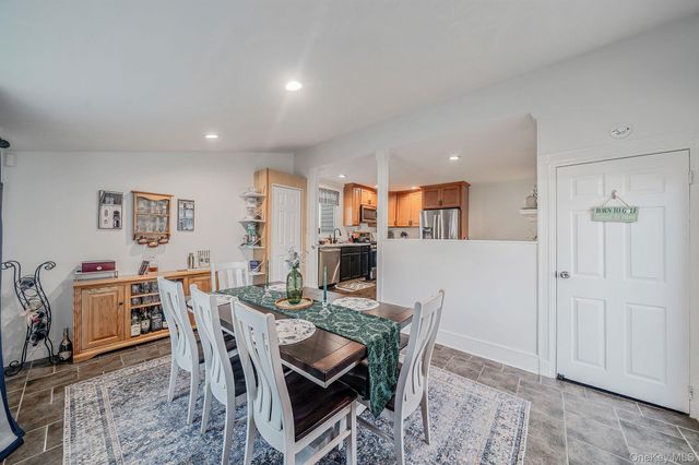 2909 New London Avenue, Medford, NY 11763