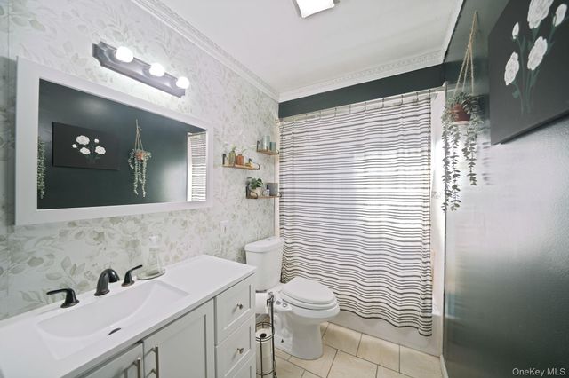 2909 New London Avenue, Medford, NY 11763