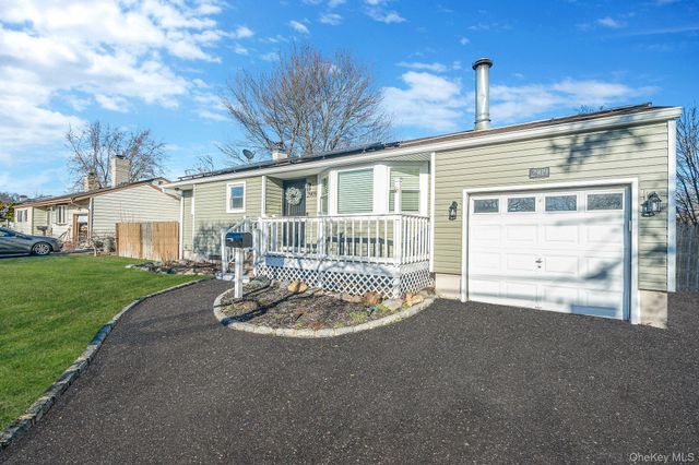 2909 New London Avenue, Medford, NY 11763