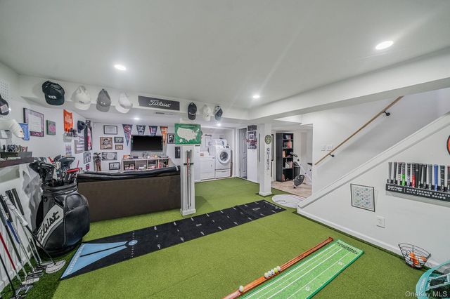 2909 New London Avenue, Medford, NY 11763