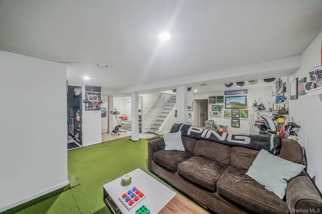 2909 New London Avenue, Medford, NY 11763