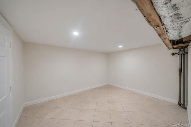 2909 New London Avenue, Medford, NY 11763